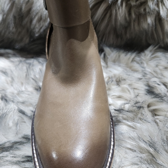 Vince Camuto New Taupe mild distressed Leather silver Accent Zip Boot Women 5.5 - Picture 8 of 9